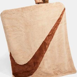 Nike Sportswear Plush Faux Fure Blanket 'Hemp / Pecan' DO3793-200